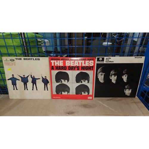 2331 - 8 x various vinyl records by The Beatles / Wings / Paul McCartney