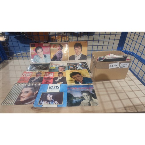 2323 - A quantity of various Elvis Presley vinyl records including 7 inch singles and long play albums in m... 