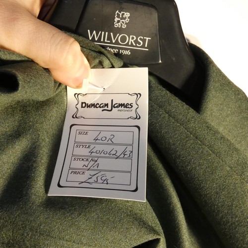 69 - A gentleman's green suit by Wilvorst, jacket 40R & trousers 40R, includes waistcoat, retail price £5... 