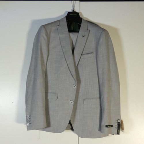 79 - A gentleman's grey suit by Remus Uomo, jacket 40R & trousers 40R, includes waistcoat, retail price £... 