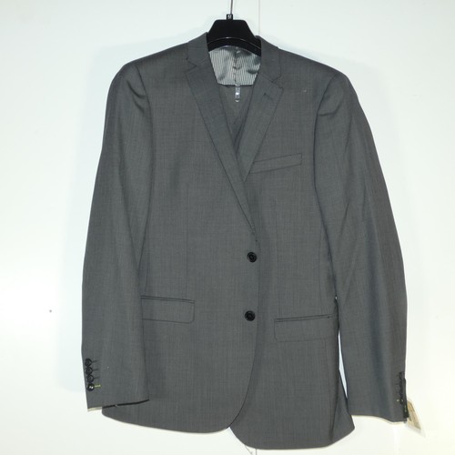 87 - A gentleman's grey check suit by Remus Uomo, jacket 42L & trousers 36L, includes waistcoat, retail p... 