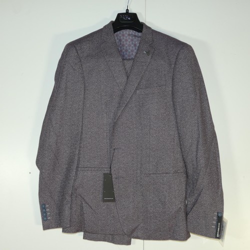 92 - A gentleman's rose suit by Remus Uomo, jacket 42L & trousers 36L, includes waistcoat, retail price £... 