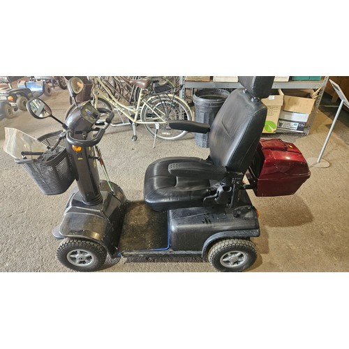 2075A - 1 x Omega 8 battery powered mobility scooter supplied with a mains battery charger and a key - Teste... 