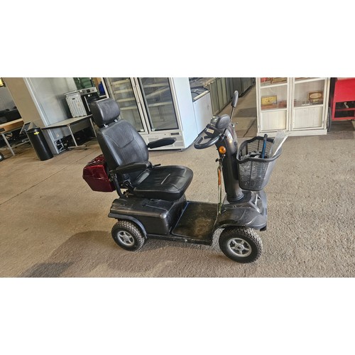 2075A - 1 x Omega 8 battery powered mobility scooter supplied with a mains battery charger and a key - Teste... 