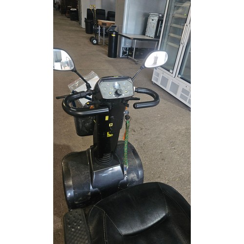 2075A - 1 x Omega 8 battery powered mobility scooter supplied with a mains battery charger and a key - Teste... 