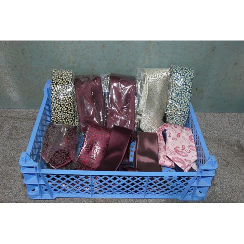 487 - 10 various colour neck ties, please see pictures for more details, contents of 1 basket, basket not ... 