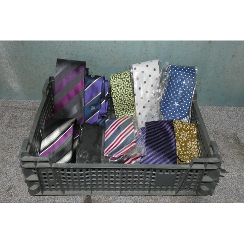 489 - 10 various colour neck ties, please see pictures for more details, contents of 1 basket, basket not ... 