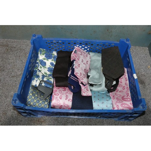 501 - 10 various colour neck ties, please see pictures for more details, contents of 1 basket, basket not ... 