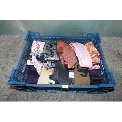 504 - 10 various colour neck ties, please see pictures for more details, contents of 1 basket, basket not ... 