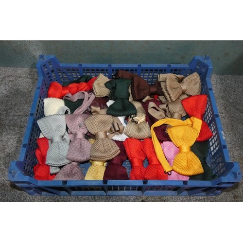 515 - 25 x various colour bow ties, contents of 1 basket, basket not included