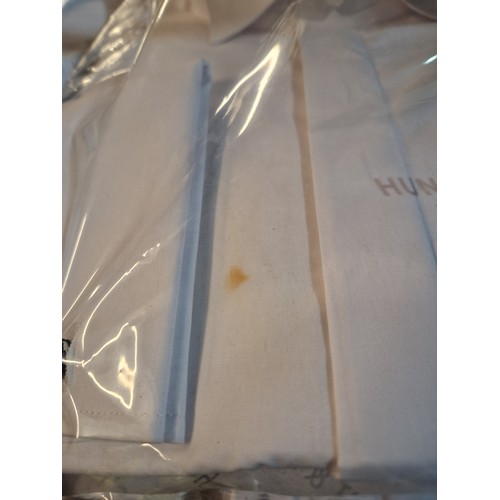 433 - 6 x gentleman's white shirts by Hunt & Holditch, sizes include 17