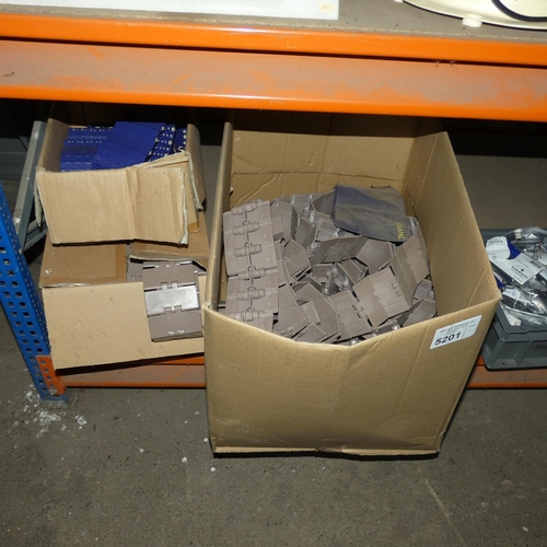 5201 - 2 x boxes each containing filling line plastic slat chain