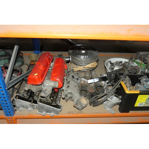 5184 - A quantity of various auto related items including engine parts, a Luk Repset 621 2377 09 clutch, a ... 