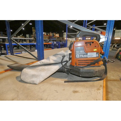 5127 - 1 x Husqvarna 132 HBV petrol engine leaf blower