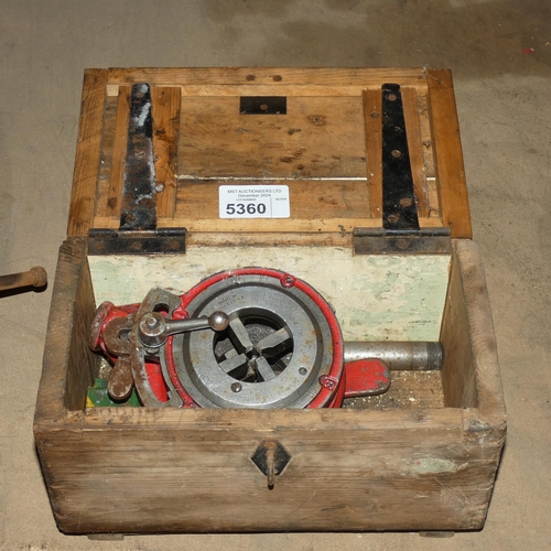 5360 - 1 x Presto No. 1150R die stock in a wooden box