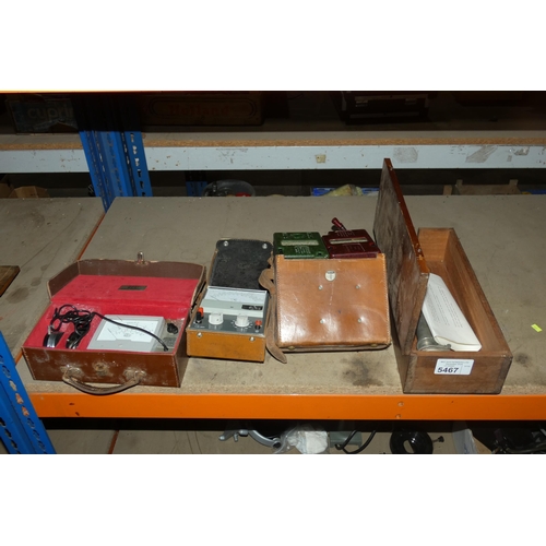 5467 - A quantity of various vintage items comprising 1 x Megger insulation tester, 1 x Megger continuity /... 