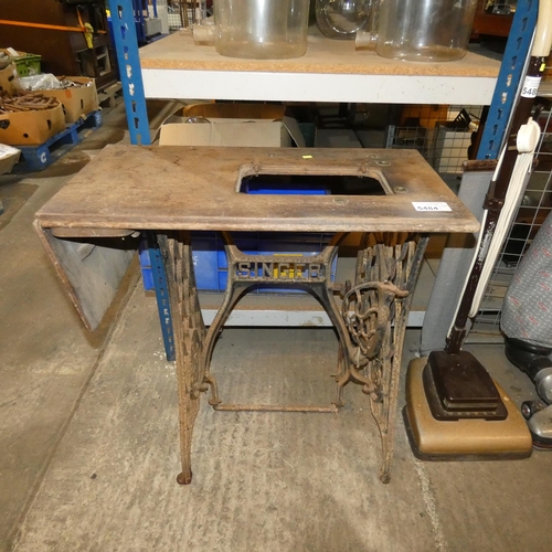 5484 - 1 x vintage Singer sewing machine table (no sewing machine is included)