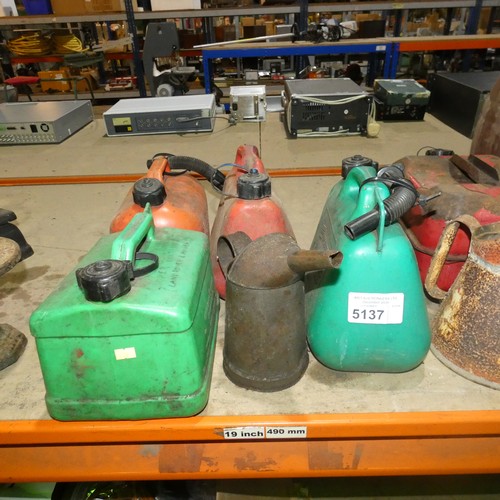 5137 - A quantity of various items including a jerry can, fuel cans, oil cans and vintage tins