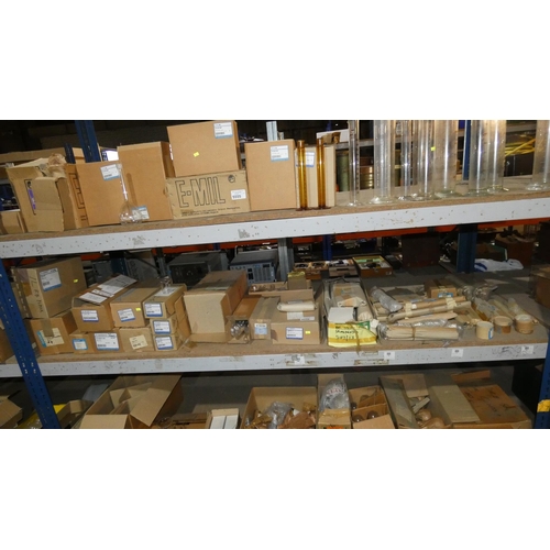 5556 - A quantity of various laboratory glassware by Bibby, Quickfit etc. Not practical to list in detail s... 