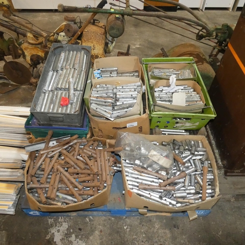 5566 - 1 pallet containing a quantity of various box spanners, sockets etc