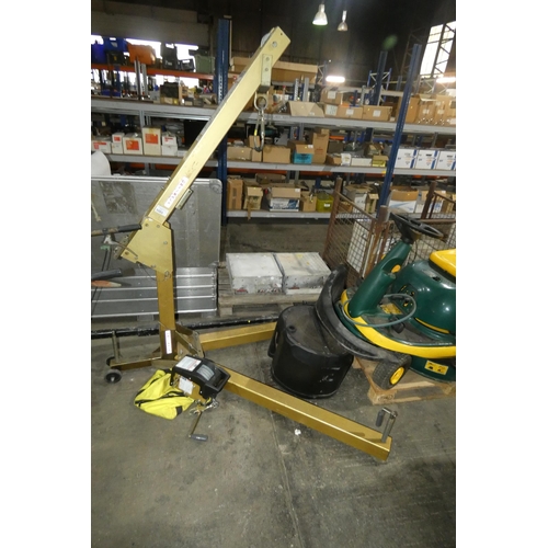 5585 - A gold coloured metal man lifting frame DBI / SALA supplied with a SALA SALALIFT II hand operated wi... 