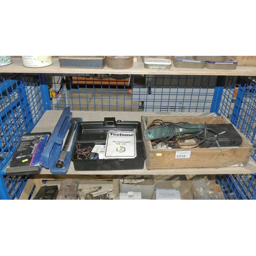 5314 - A quantity of various auto related tools including a Sealey compression tester kit, a Draper 3001 to... 