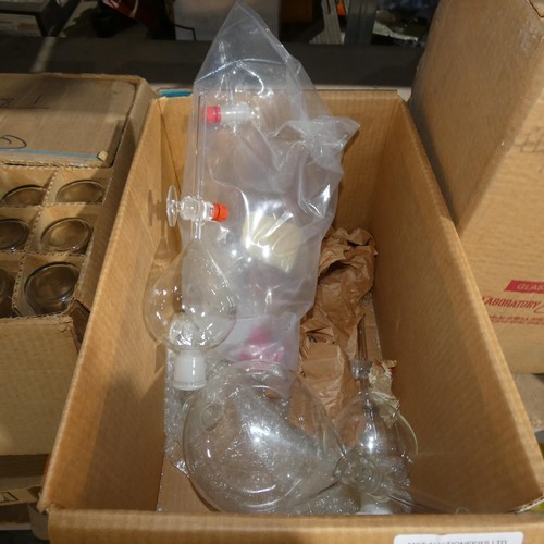 5550 - A quantity of various laboratory glassware by Pyrex, Exelo etc. Not practical to list in detail so p... 