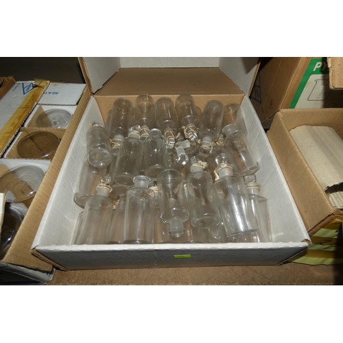 5550 - A quantity of various laboratory glassware by Pyrex, Exelo etc. Not practical to list in detail so p... 