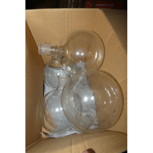 5551 - A quantity of various laboratory glassware by Quickfit etc and 1 box containing a quantity of plasti... 