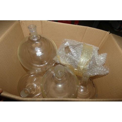 5551 - A quantity of various laboratory glassware by Quickfit etc and 1 box containing a quantity of plasti... 