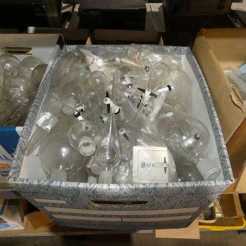 5553 - A quantity of various laboratory glassware by Quickfit, Pyrex etc. Not practical to list in detail s... 