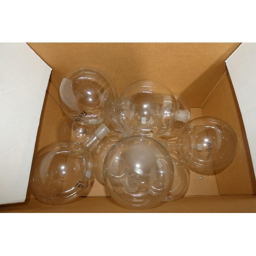 5554 - A quantity of various laboratory glassware by Quickfit, Pyrex etc. Not practical to list in detail s... 