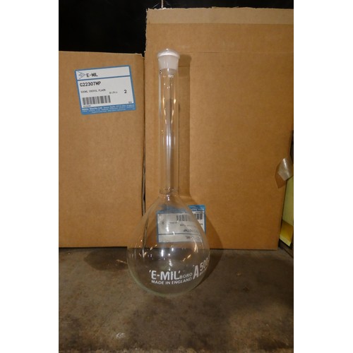 5555 - A quantity of various laboratory glassware by Bibby, Volac etc. Not practical to list in detail so p... 