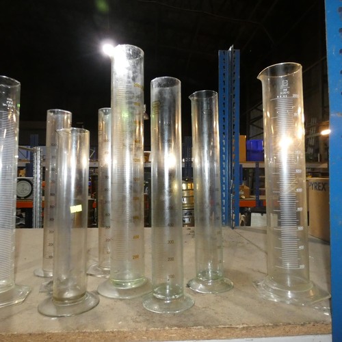 5555 - A quantity of various laboratory glassware by Bibby, Volac etc. Not practical to list in detail so p... 