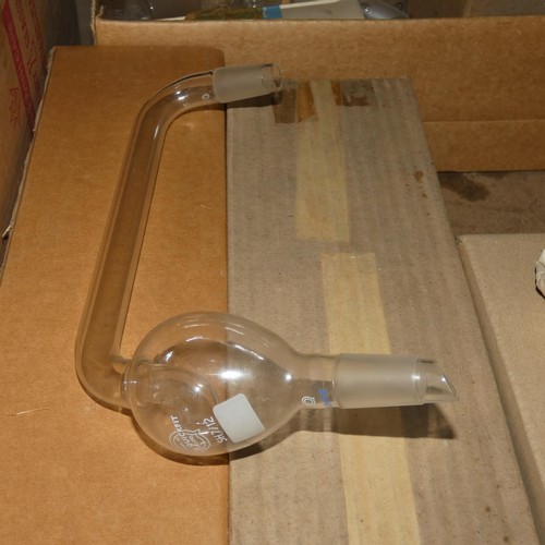 5556 - A quantity of various laboratory glassware by Bibby, Quickfit etc. Not practical to list in detail s... 