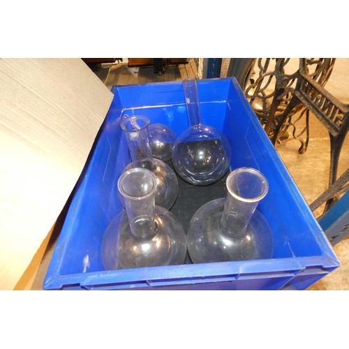 5564 - A quantity of various laboratory glassware by Volac, Pyrex etc. Not practical to list in detail so p... 