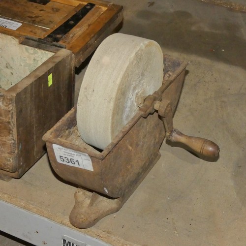 5361 - 1 x vintage hand cranked whetstone sharpener