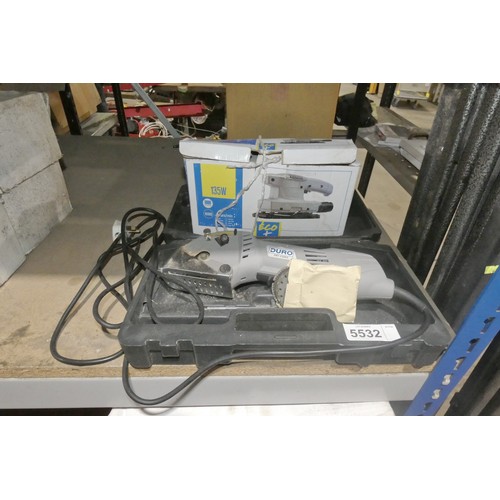 5532 - 1 x Duro DBT-CS003 mini circular saw 240v and 1 x Eco sander 240v