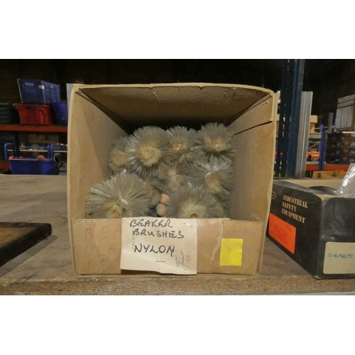 5545 - 7 x various vintage laboratory wooden stands, 1 box containing a quantity of nylon beaker brushes an... 