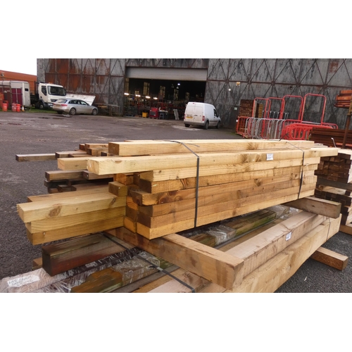 6137 - A quantity of timber comprising of 10cm x 5cm, lengths vary up to approx 205cm long - Top stack