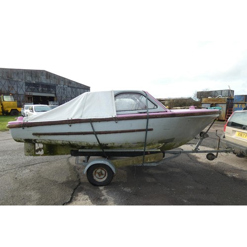 6095 - 1 x Pink Lady boat with no drive system. This boat is approx 15ft long and is supplied with a single... 