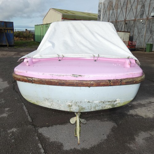 6095 - 1 x Pink Lady boat with no drive system. This boat is approx 15ft long and is supplied with a single... 