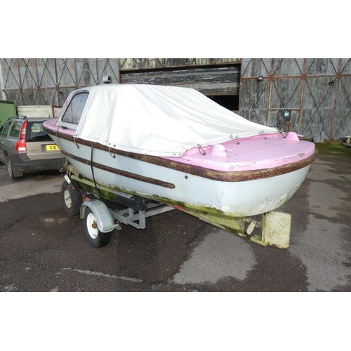 6095 - 1 x Pink Lady boat with no drive system. This boat is approx 15ft long and is supplied with a single... 