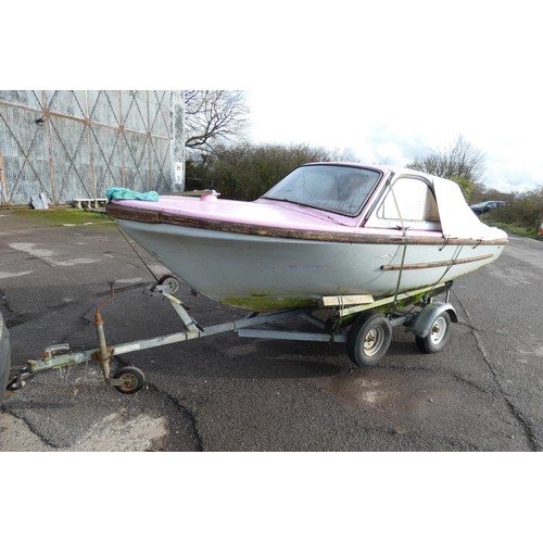 6095 - 1 x Pink Lady boat with no drive system. This boat is approx 15ft long and is supplied with a single... 