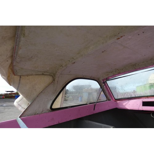 6095 - 1 x Pink Lady boat with no drive system. This boat is approx 15ft long and is supplied with a single... 