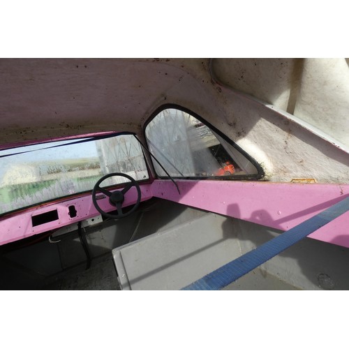 6095 - 1 x Pink Lady boat with no drive system. This boat is approx 15ft long and is supplied with a single... 