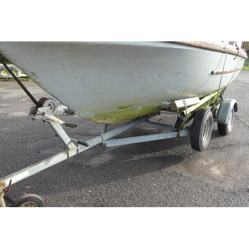 6095 - 1 x Pink Lady boat with no drive system. This boat is approx 15ft long and is supplied with a single... 