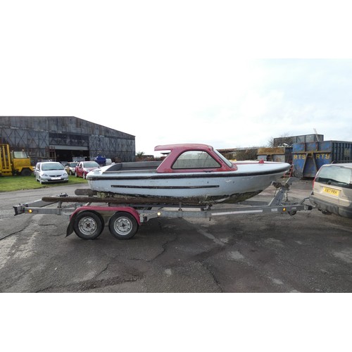 6096 - 1 x Pink Lady boat with no drive system. This boat is approx 15ft long and is supplied with a twin a... 