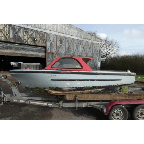 6096 - 1 x Pink Lady boat with no drive system. This boat is approx 15ft long and is supplied with a twin a... 