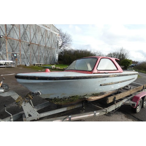 6096 - 1 x Pink Lady boat with no drive system. This boat is approx 15ft long and is supplied with a twin a... 